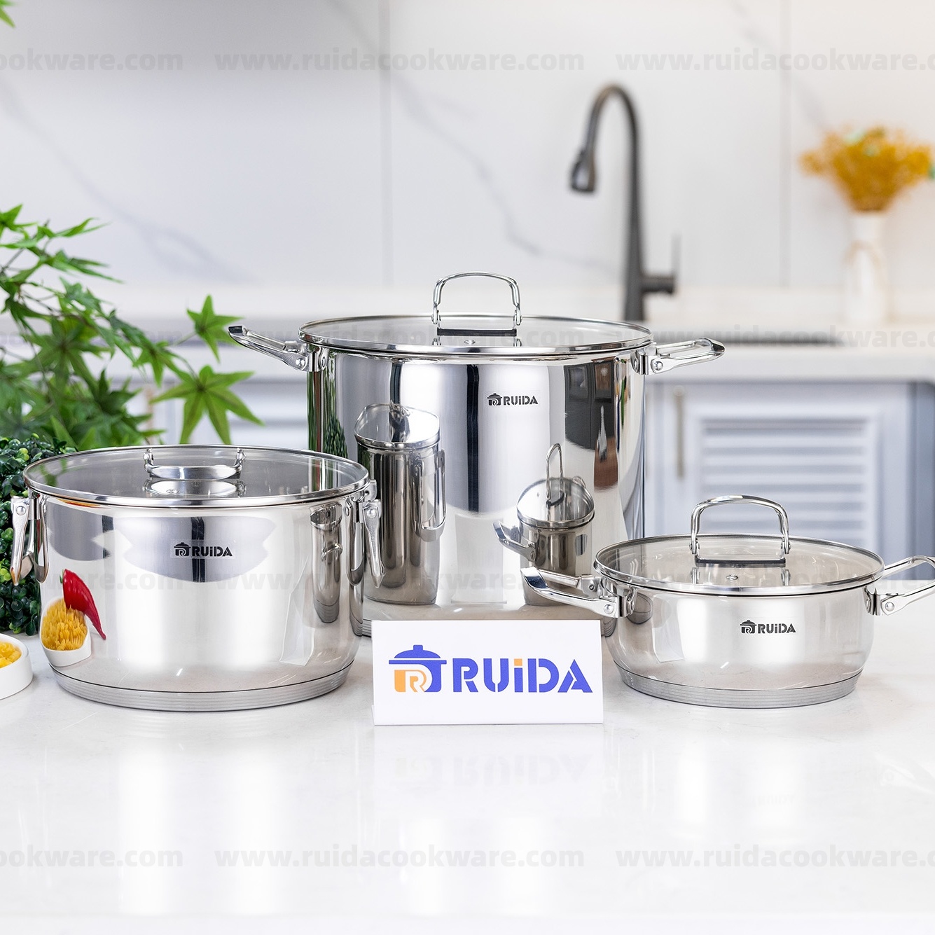 Stainless steel cookware